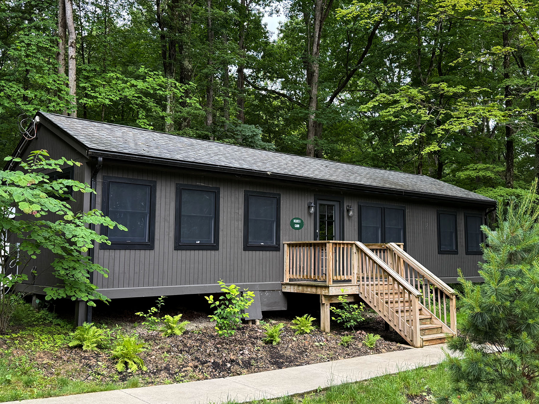 deluxe 6 exterior